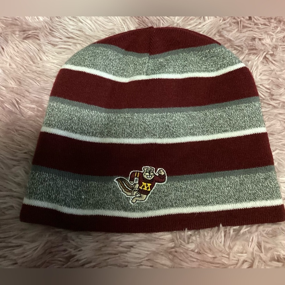 Minnesota  University Gopher  Reversible Beanie